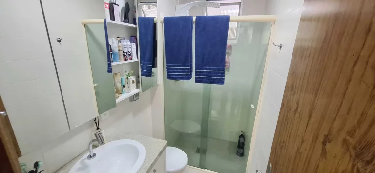 Imagem Apartamento mobiliado com 3 dormitórios sendo 1 suíte e 1 vaga de garagem em Florianópolis