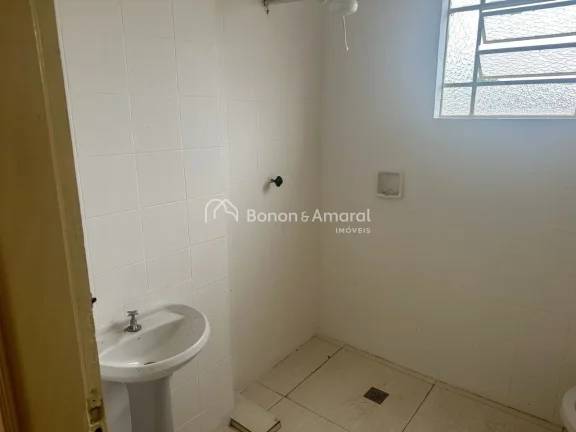 Imagem Casa para locação no bairro Taquaral em Campinas/SP. Na parte superior, living para 2 ambientes, 3...