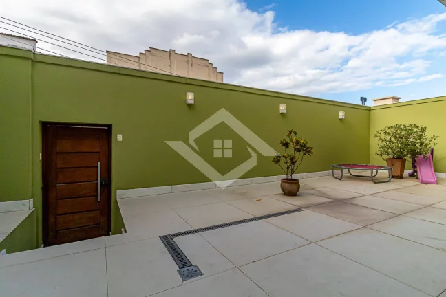Imagem Casa Triplex de 4 Quartos para Venda no Humaitá com 595 m²