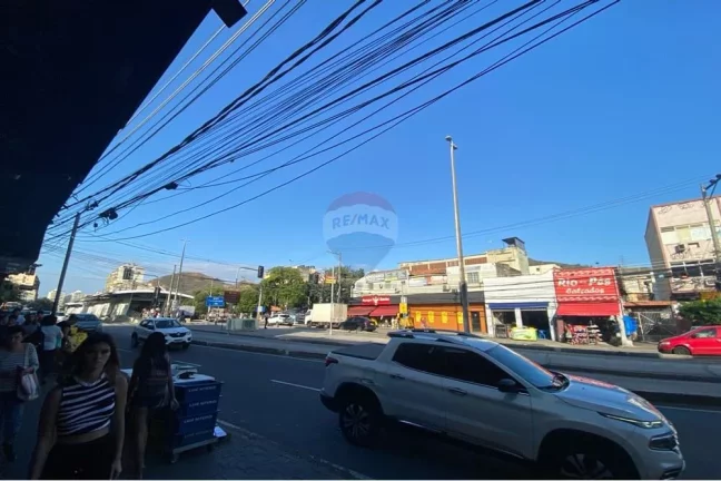 Imagem Alugo Galpão - Praça Seca Localizado na Rua Cândido Benício, acima da Drogaria Nacional -