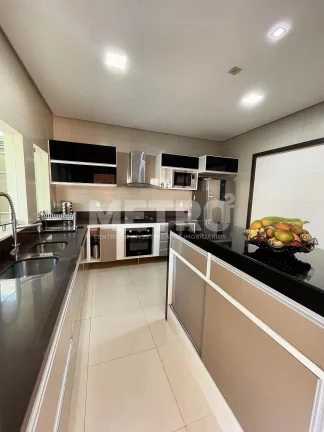 Imagem Casa à venda no bairro Km2 com 4 suítes, uma com closet, hidro, PETROLINA - PE