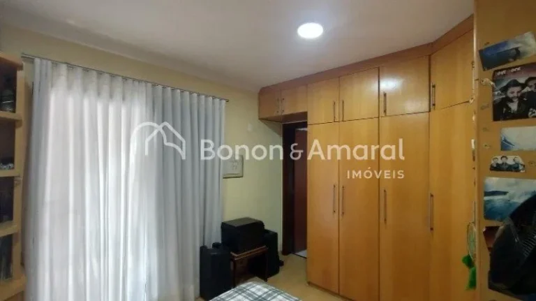 Imagem Aconchegante casa Ã  venda no condomÃ­nio EstÃ¢ncia ParaÃ­so. 

A residÃªncia possui Ã¡rea de 380 mÂ...