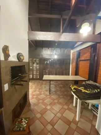 Imagem Casa 3 Dormitórios - Bairro --