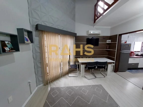 Imagem Lindo sobrado, totalmente averbado, com muito espaço e charme, sua área privativa de 175m² em um ...