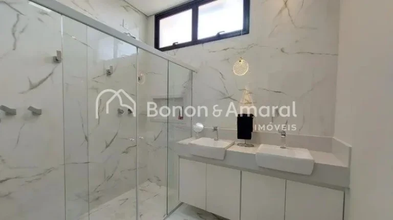 Imagem Apresentamos uma casa encantadora, ideal para criar momentos inesquecíveis com sua família. Com um...