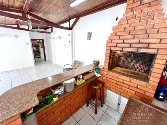 Imagem Casa com Piscina na Trindade