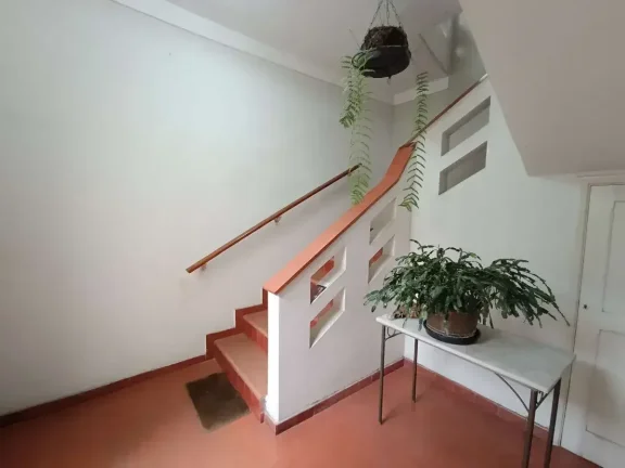 Imagem Casa ampla com 3 quartos, suíte com banheira e terraço no Centro – 2 vagas de garagem