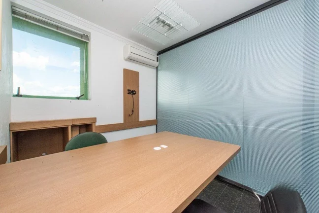 Imagem Sala Comercial com 1 Vaga no Batel