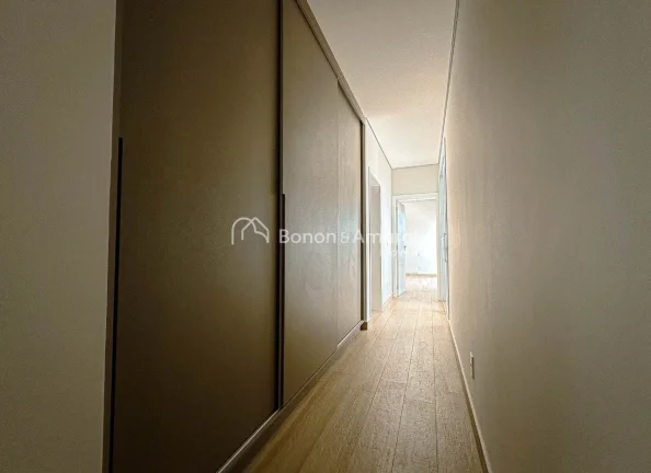 Imagem Casa de Alto Padrão com Projeto Contemporâneo e Acabamento Impecável

Esta casa de arquitetura co...