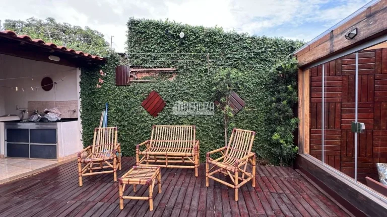 Imagem Casa à venda no Fabrício, Uberaba: 3 dormitórios, churrasqueira e móveis planejados.