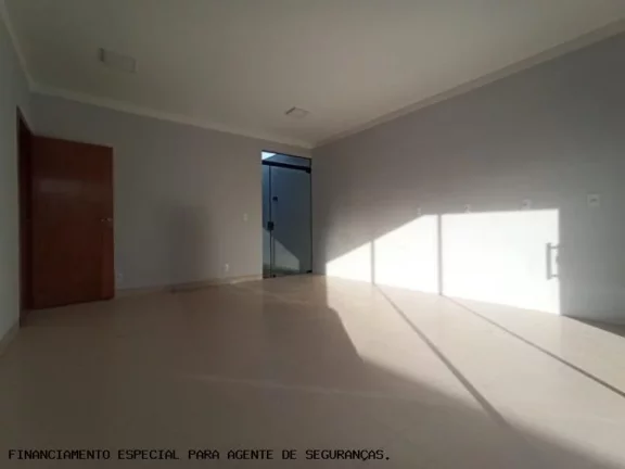 Imagem Casa para Venda em Maringá, Parque Avenida, 2 dormitórios, 1 suíte, 2 banheiros, 1 vaga