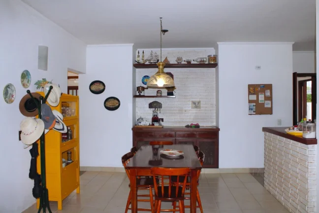 Imagem Imperdível: Casa à venda em Riviera de São Lourenço Módulo 21 - 3 quartos, 1 suíte, 2 salas, 4 vagas, 216,52m²!