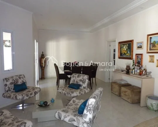 Imagem Lindo sobrado com 394 m² de área construída. A residência possui uma sala ampla para três ambie...