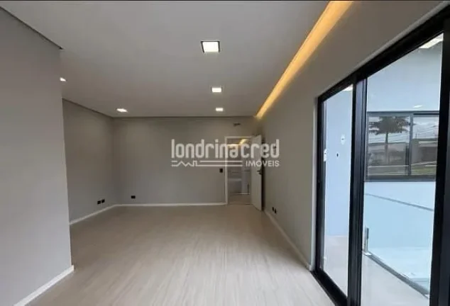 Imagem Sobrado contemporâneo à venda no Condomínio Moradas do Vale, com 220 m² de construção, 3 suítes amplas, piscina privativa,e excelente iluminação natural