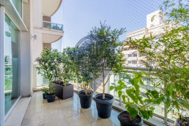 Imagem Luxuoso apartamento de 4 quartos e 4 suítes em Perdizes, São Paulo-SP: 2 salas, 6 banheiros, 4 vagas de garagem, 250m² de área.