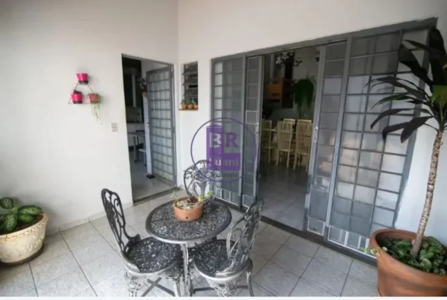 Imagem Sobrado á Venda em ótima localização