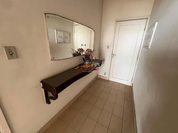Imagem Oportunidade Para Reforma - Apartamento Vista Mar com 2 dormitórios e 1 vaga escriturada em prédio com portaria 24hrs e elevador por R$ 890.000,00