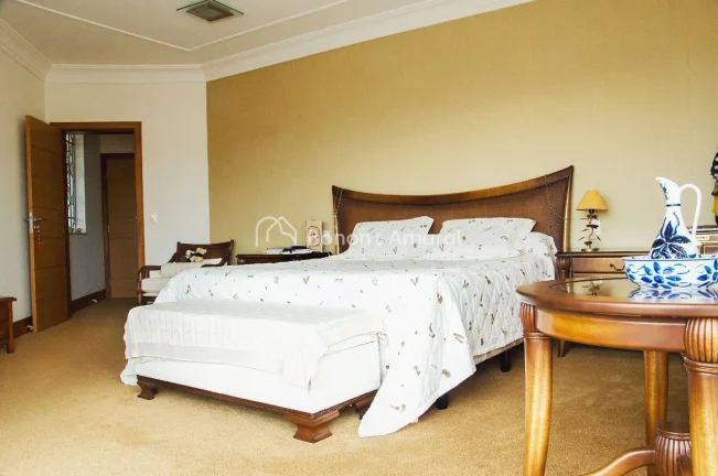 Imagem O Alphaville Campinas dispensa apresentações e essa casa está localizada em um dos melhores ponto...