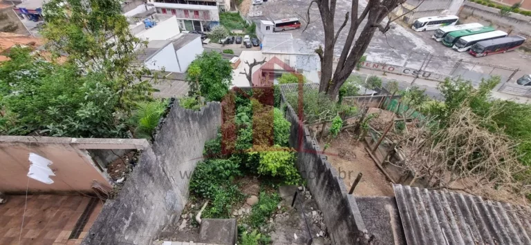Imagem Imperdível casa à venda em Francisco Morato-SP, Jardim Professor, com 3 quartos, 1 sala, 3 banheiros, 2 vagas de garagem.