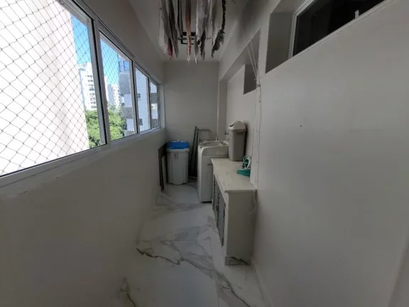 Imagem PITANGUEIRAS - UMA QUADRA PRAIA COM VISTINHA PARA O MAR, EXCELENTE APARTAMENTO TOTALMENTE REFORMADO, 108 M² ÚTEIS, GARAGEM NO PRÉDIO.