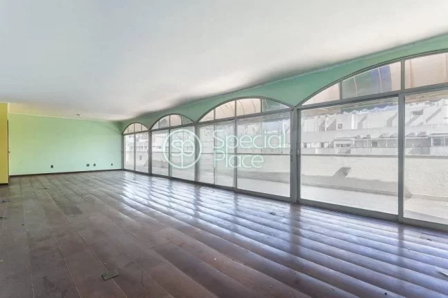 Imagem Ótima cobertura penthouse para reforma à venda no Itaim: - Área: 247m² com vista panorâmica de ...