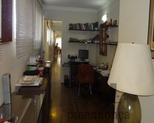 Imagem Apartamento em excelente estado de conservação. Living para 04 ambientes, lavabo, 04 dormitórios ...