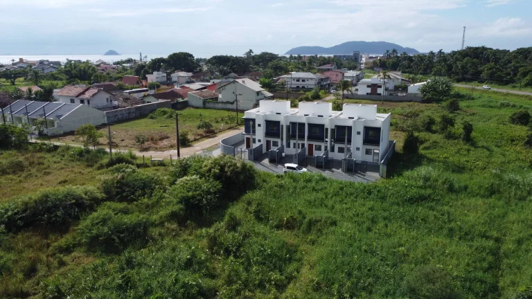 Imagem Sobrado Geminado à venda em Ubatuba, Enseada