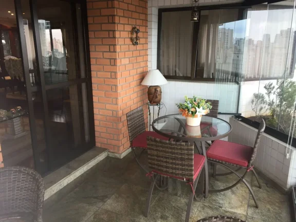 Imagem Apartamento 200 M², 4Q, 4 suítes, 6 banheiros, 4 vagas, 3 salas, lareira, jardim, academia, churrasqueira, piscina, terraço, hidromassagem.