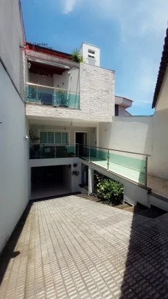 Imagem Sobrado a venda com 4 suítes, quintal com churrasqueira e 4 vagas de garagem. Suíte master maravilhosa.
