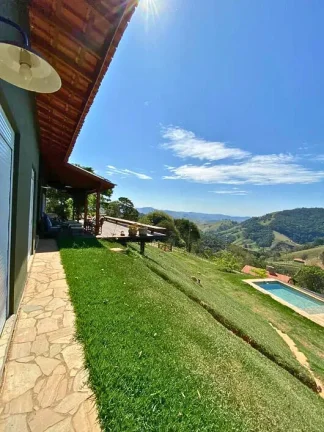 Onde a Sofisticação e a Natureza se Encontram: Seu Refúgio em Gonçalves