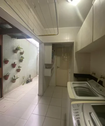 Imagem Sobrado com 4 dormitórios à venda, 250 m² por R$ 1.075.000,00 - Villa Branca - Jacareí/SP
