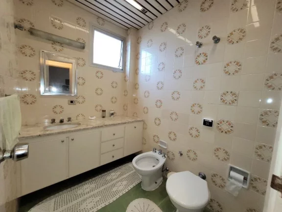 Imagem PITANGUEIRAS – NA QUADRA DA PRAIA, COM VISTA PARA O MAR, LOCAL NOBRE, OPORTUNIDADE ÚNICA, 160 M² ÚTEIS, LOCALIZAÇÃO PRIVILEGIADO, 01 VAGA DE GARAGEM