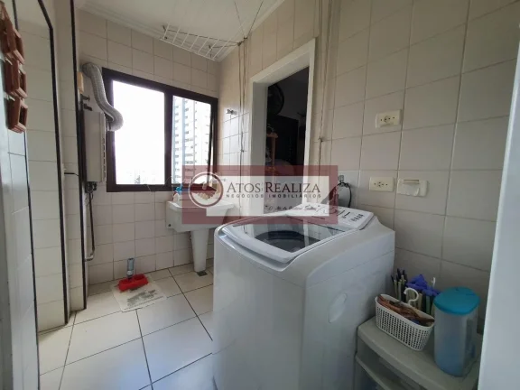 Imagem Vendo SUPER Apartamento na região do Morumbi, um excelente imóvel de 211m², com 3 Dormitorios grandes, sendo 1 Suíte com varanda, Sala de estar e Jantar, Cozinha, Lavanderia com dependência de empregada, banho Social e Lavabo, 3 vagas de garagem cobertas,