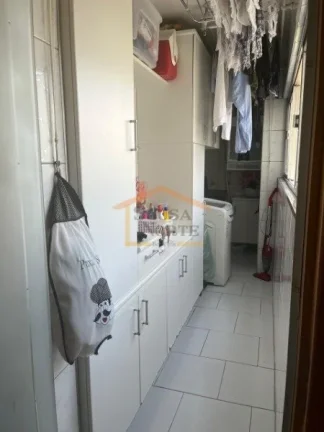 Imagem Apartamento reformado, 3 dormitórios, sendo 1 suíte, sala para 2 ambientes, cozinha com armários,...