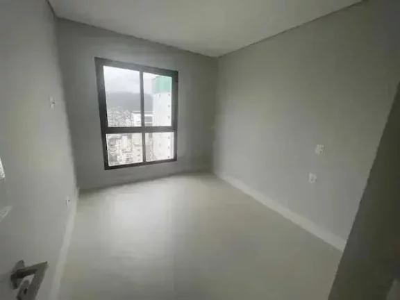 Imagem Apartamento com 4 dormitórios sendo 2 suítes, 3 vagas de garagem, no Centro de Balneário Camboriú