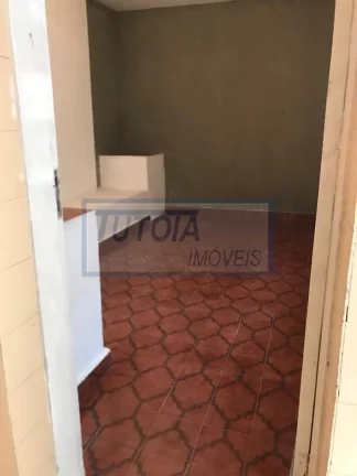 Imagem CASA COM 4 QUARTOS A ALGUNS METROS DO METRÔ ANA ROSA