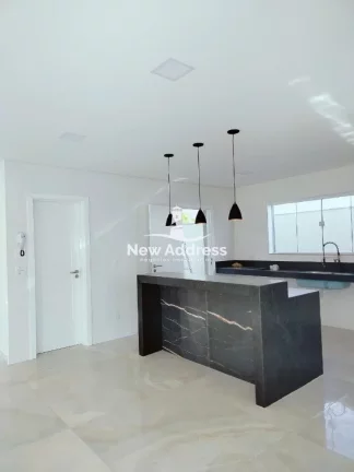 Imagem Casa de alto padrão com 3 suítes e na segunda quadra do mar de Interlagos - Vila Velha