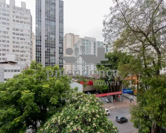 Imagem Excelente apartamento com 400m² em Higienópolis com piso de tacos, repleto de armários.