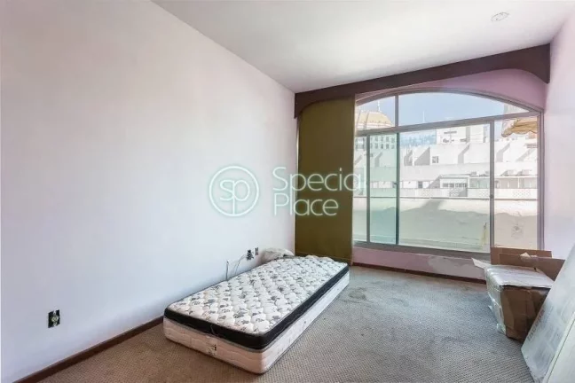 Imagem Ótima cobertura penthouse para reforma à venda no Itaim: - Área: 247m² com vista panorâmica de ...