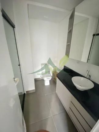 Imagem Cobertura Duplex com localização e vista exclusiva no Cond. Vila dos Lagos