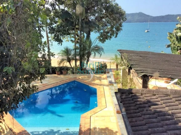 Imagem Casa Mobiliada à venda na Praia do Flamengo - Ubatuba/SP.