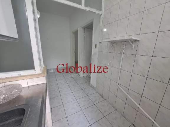 Imagem Apartamento à venda com 55m², 2 quartos, elevador, vaga, 1 quadra da praia por R$427.000,00 no Boqueirão em Santos