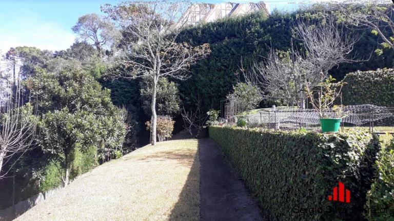 Imagem Casa com 04 Suítes à Venda, em Condomínio Fechado Alto Padrão.