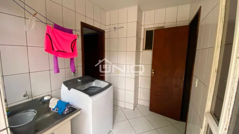 Imagem Sobrado Suíte + 02 Quartos Santa Terezinha