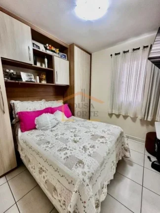 Imagem Apartamento 2 dormitórios, sala, cozinha com armários, área de serviço,1 vaga de garagem. 50m²....