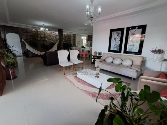 Imagem Casa Maravilhosa com 800m² com 5 suítes + DCE, Piscina, Espaço goumet + Churrasqueira