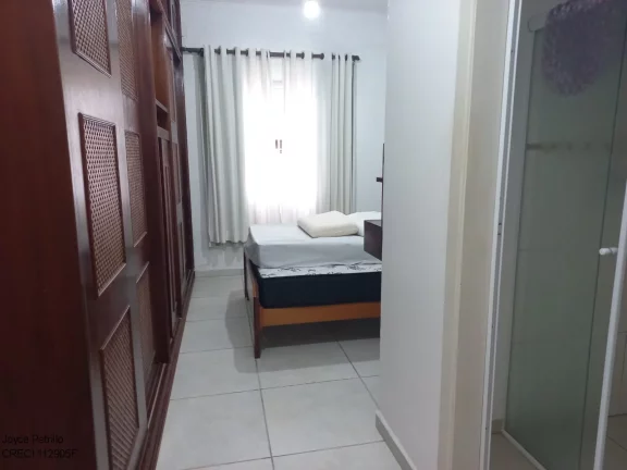 Imagem Casa com 6 dormitórios e a 600m da praia. A venda em Peruíbe