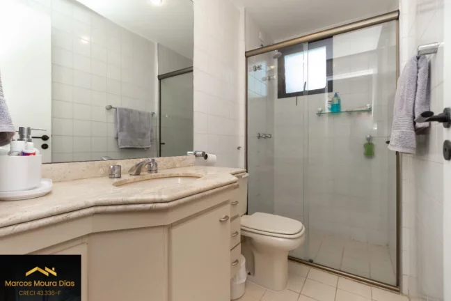 Imagem apartamento de 120m² com 3 dormitórios, sendo 1 suíte, sala para dois ambientes e 2 vagas. Edifício com Lazer e Portaria 24 hs