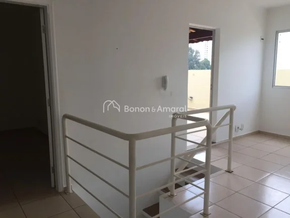 Imagem Com 138m² de área privativa, o imóvel oferece uma ampla sala para dois ambientes (jantar e estar)...