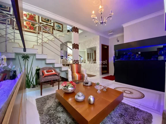 Imagem Linda casa à venda no Swiss Park em Campinas - SP.

Casa recém construída com sala com pé direit...